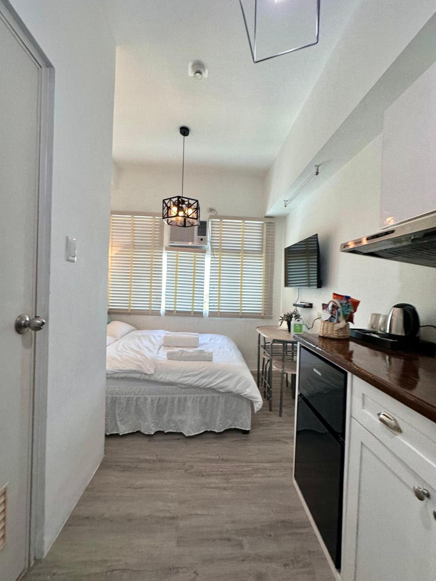 Studio One Condominium, Alabang - Bluu - Fiber Wi-Fi, Netflix-Ready Muntinlupa City Dış mekan fotoğraf